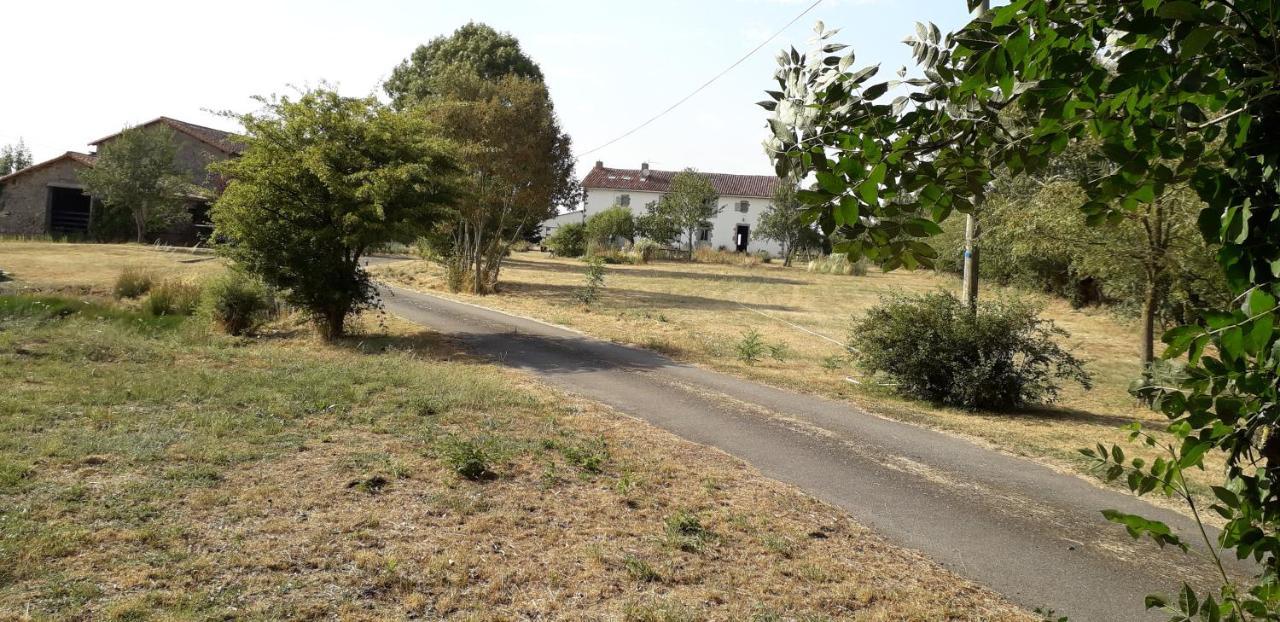 Le Magnoux Peaceful Retreat Bed and Breakfast Amailloux Esterno foto